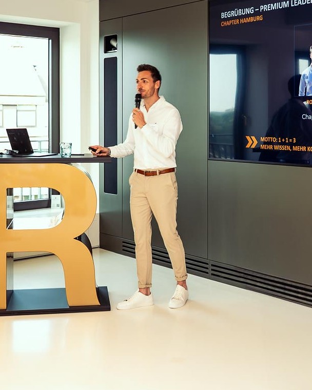 Robert Schöne, Gründer von XLR8N, bei einem Vortrag